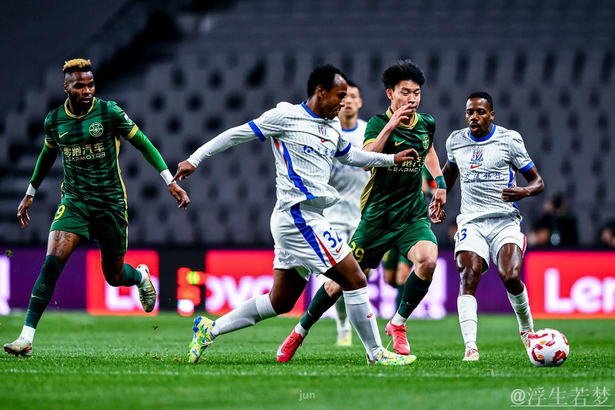 绿城队王钰栋荣膺2025中超最佳年轻球员 绿城队王钰栋荣膺2025中超最佳年轻球员