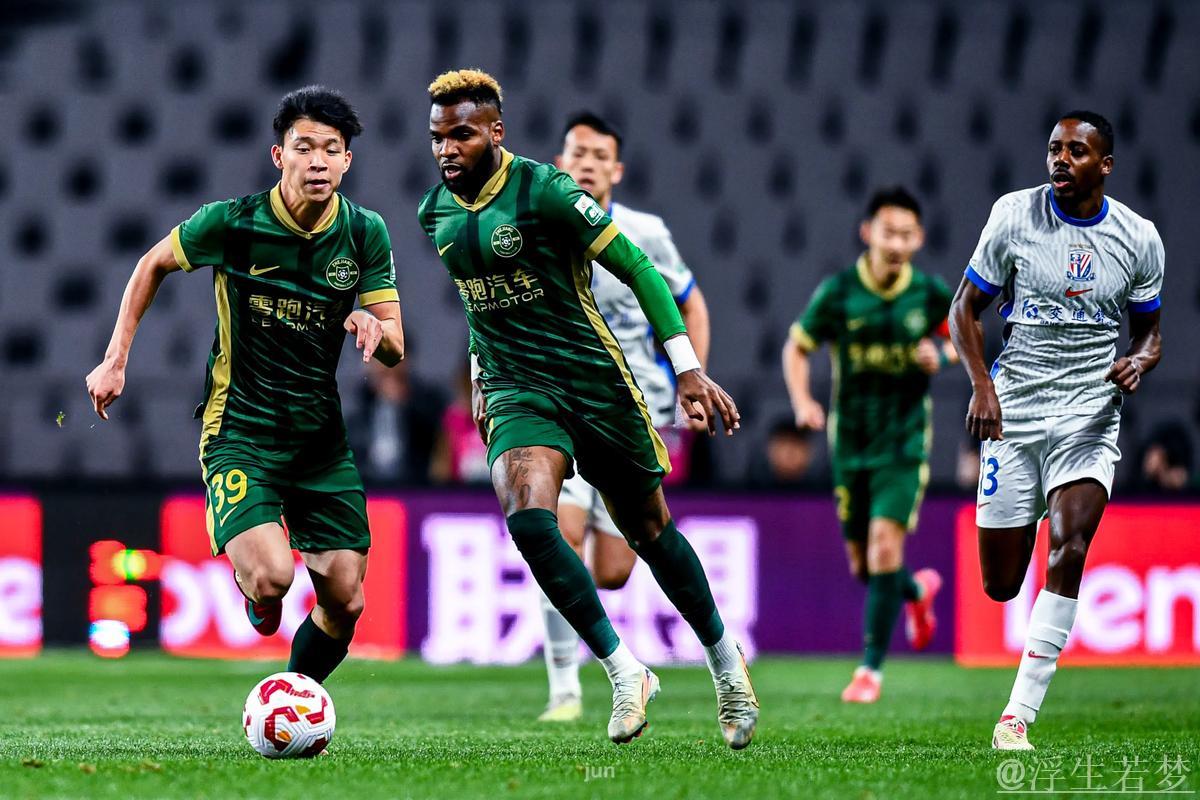 绿城队王钰栋荣膺2025中超最佳年轻球员 绿城队王钰栋荣膺2025中超最佳年轻球员